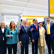 Industrial Security for the protection of industry: At Hannover Messe, German Chancellor Olaf Scholz and Indonesian President Joko Widodo learned from Pilz how machines can be protected from manipulation and unauthorised access. (Photo © Pilz GmbH & Co. KG)