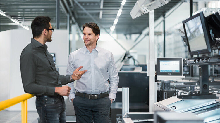 Even as machine manufacturers are designing, developing and manufacturing their products, they must meet basic specifications of the CRA – and guarantee them for the expected service life of the products. Pilz provides support during implementation. (Photo: © Westend61/[westend61] via Getty Images, © Pilz GmbH & Co. KG)