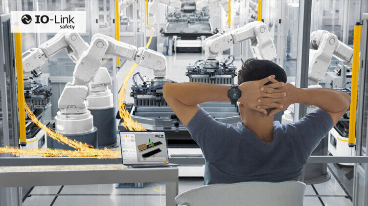 Automated production plant featuring robots and IO-Link Safety for transparent diagnostic data, reduced downtimes and efficient maintenance