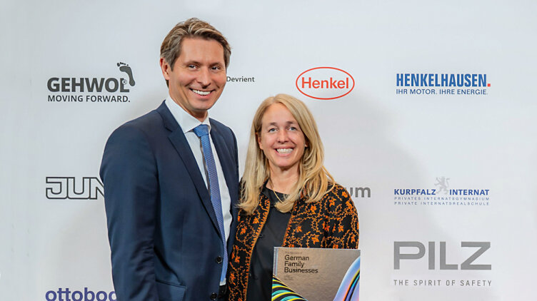 Pilz as an example of successful German family businesses and world market leaders: Susanne Kunschert, Managing Partner, and husband Martin Kunschert at the book launch of “The Secrets of Family Business”. (Photo: © Penguin Random House Verlagsgruppe GmbH)
